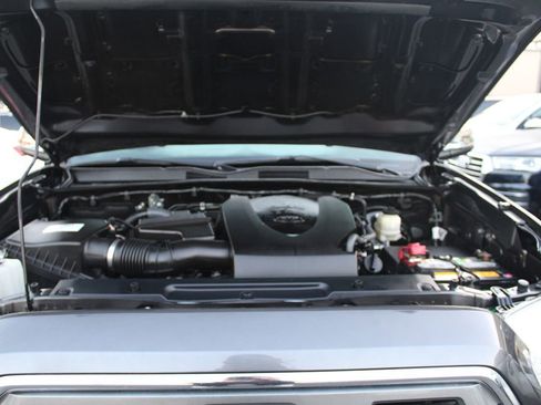 Used 2017 Toyota Tacoma Limited image 32