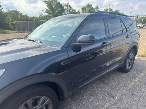 Used 2024 Ford Explorer XLT w/ Equipment Group 202A AWD/4WD image 15