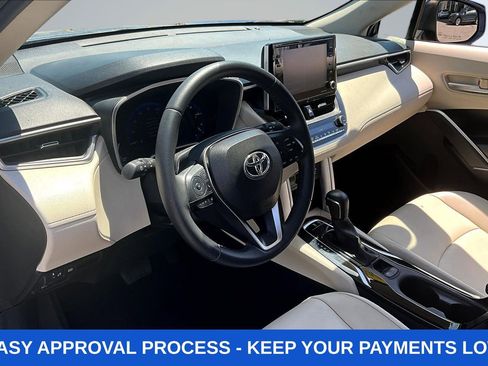 Used 2022 Toyota Corolla Cross XLE w/ Convenience Package FWD image 21
