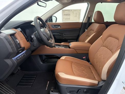New 2026 Nissan Pathfinder Platinum AWD/4WD image 14