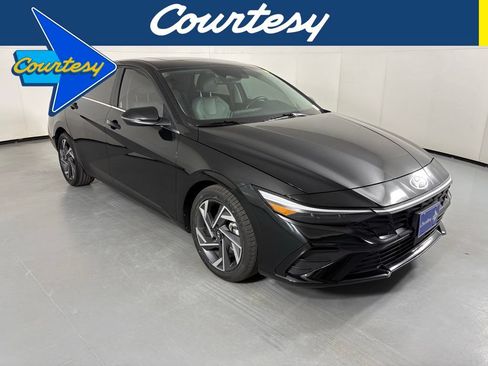 Used 2025 Hyundai Elantra Limited FWD image 1