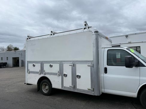 Used 2016 Chevrolet Express 3500 image 8