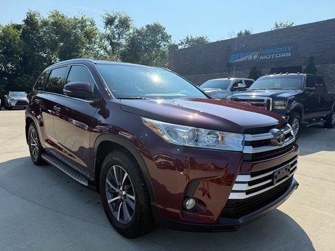 Used 2017 Toyota Highlander XLE FWD image 3