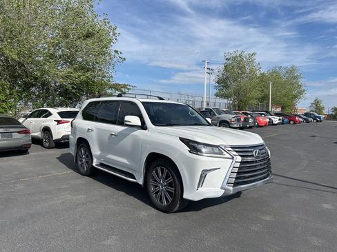Used 2017 Lexus LX 570 4WD w/ Luxury Package image 2