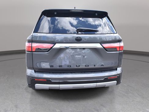Used 2024 Toyota Sequoia Limited w/ Tow Technology Package AWD/4WD image 9