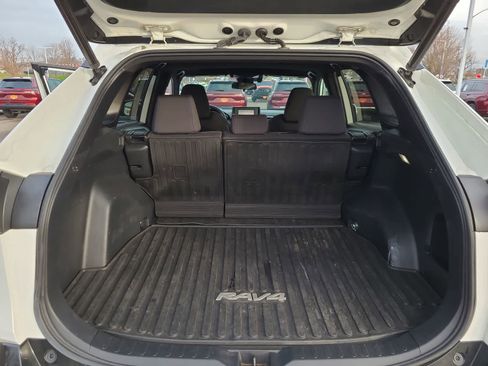 Used 2022 Toyota RAV4 SE image 27
