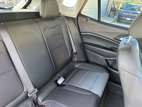 Used 2025 Chevrolet Trax LT image 35