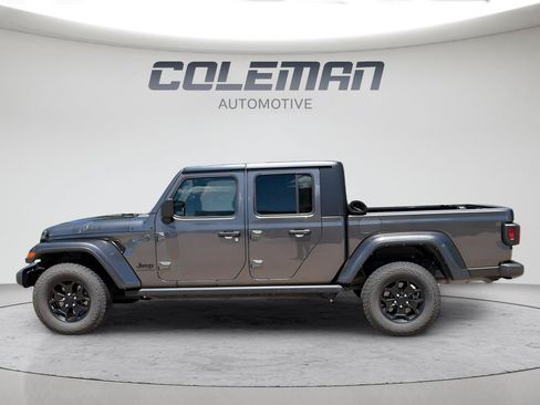 Used 2022 Jeep Gladiator Sport AWD/4WD image 2