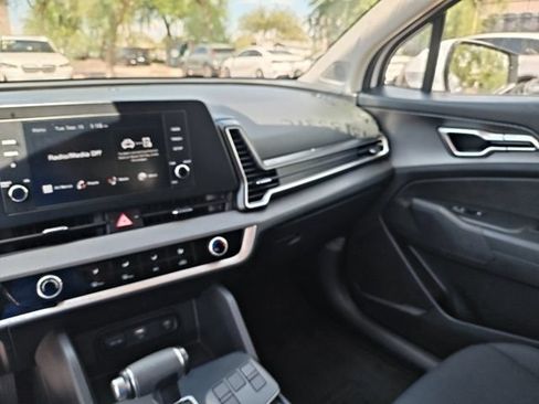 Certified 2025 Kia Sportage LX FWD image 4