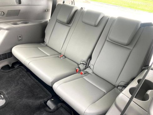 Used 2018 Toyota Highlander Limited w/ Carpet Mat Package (TMS) AWD/4WD image 18