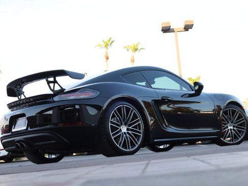 Used 2017 Porsche 718 Cayman S RWD image 19
