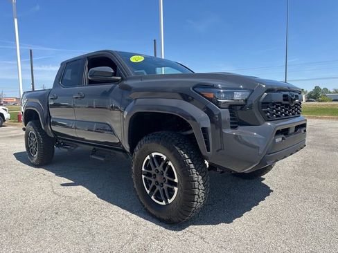 Used 2025 Toyota Tacoma TRD Sport image 8