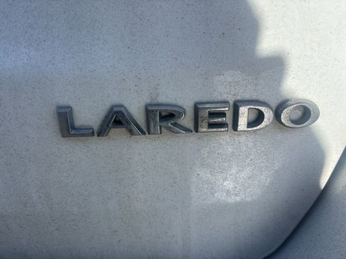 Used 2014 Jeep Grand Cherokee Laredo w/ 18" Wheel & 8.4" Radio Group image 17