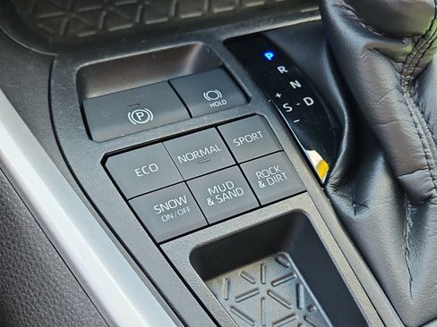Used 2021 Toyota RAV4 XLE Premium AWD/4WD image 10