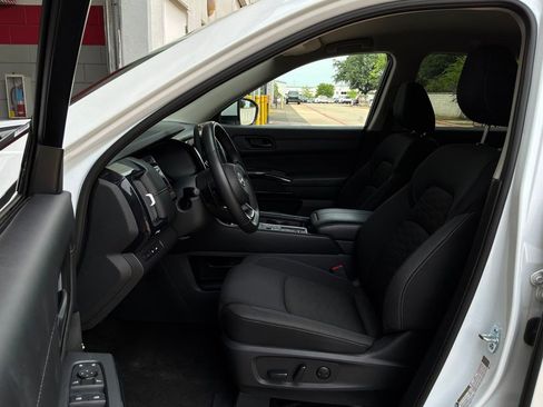 Used 2025 Nissan Pathfinder SV FWD image 10