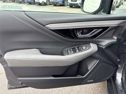 Used 2025 Subaru Outback Onyx Edition image 11