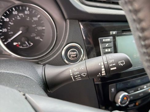 Used 2018 Nissan Rogue SV image 27