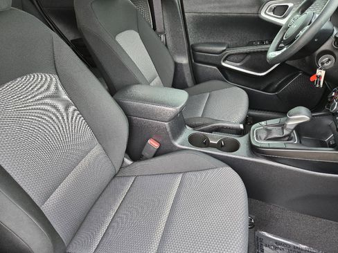 Certified 2025 Kia Soul LX w/ LX Technology Package image 19