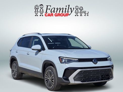 New 2026 Volkswagen Taos SE FWD image 2