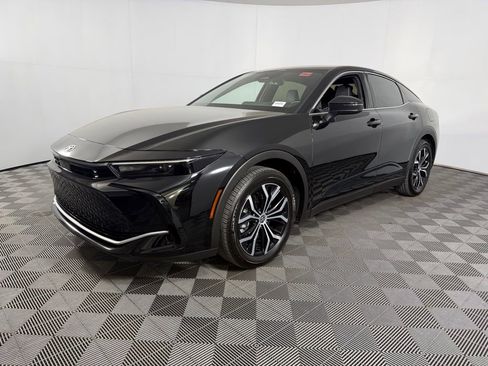 Used 2025 Toyota Crown XLE image 3