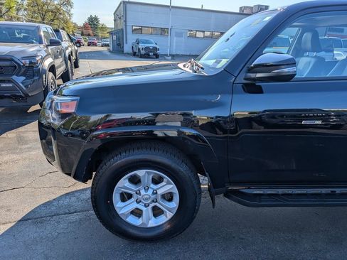 Certified 2022 Toyota 4Runner SR5 Premium w/ Moonroof Package AWD/4WD image 2