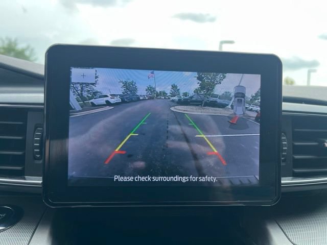 Used 2022 Ford Explorer XLT w/ Equipment Group 202A AWD/4WD image 19
