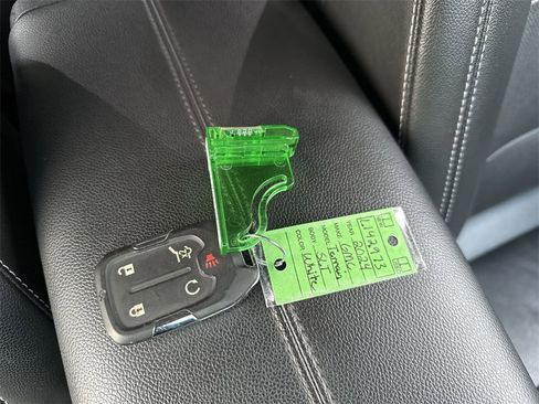 Used 2024 GMC Terrain SLT image 31