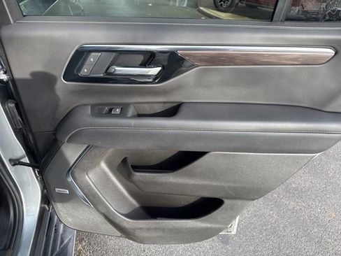 Used 2025 Chevrolet Tahoe Premier image 27