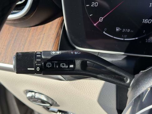 Used 2024 Mercedes-Benz GLC 300 4MATIC image 25