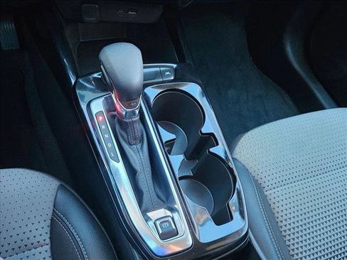 Used 2025 Chevrolet Trax LT image 12