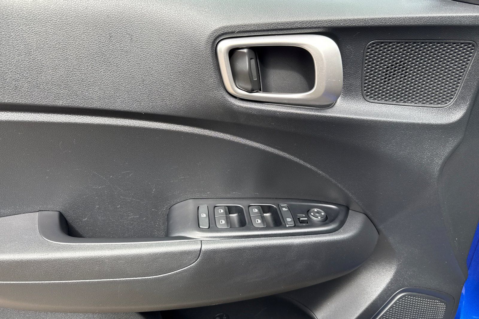 Used 2025 Hyundai Venue SEL FWD image 11