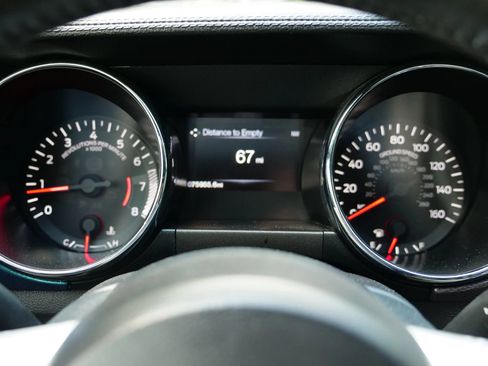 Used 2017 Ford Mustang Coupe RWD image 12