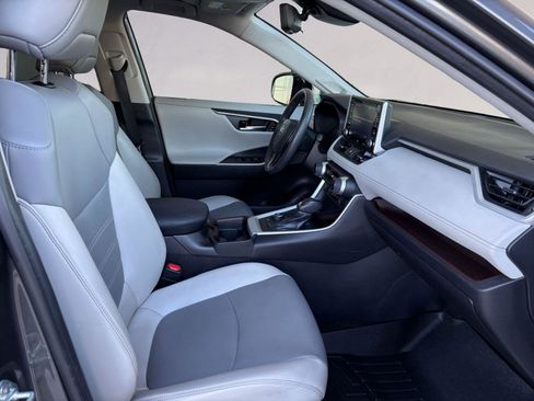 Used 2020 Toyota RAV4 Limited image 15