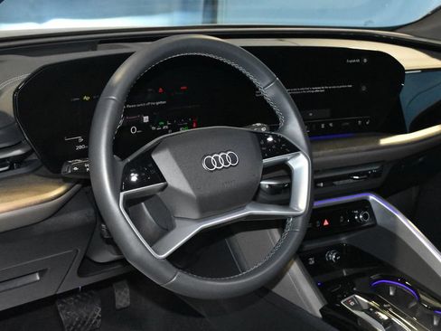Certified 2025 Audi Q5 Premium Plus w/ Premium Plus AWD/4WD image 2