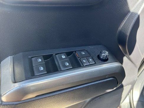 Used 2020 Toyota Tacoma SR5 RWD image 28