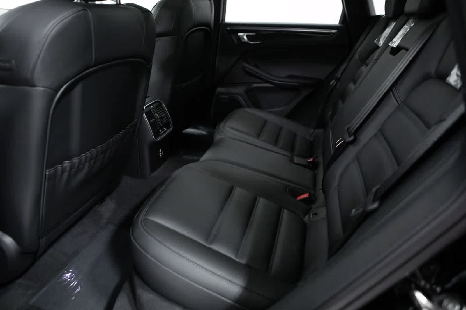 Certified 2026 Porsche Macan S AWD/4WD image 36