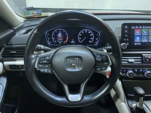 Used 2018 Honda Accord Touring image 15