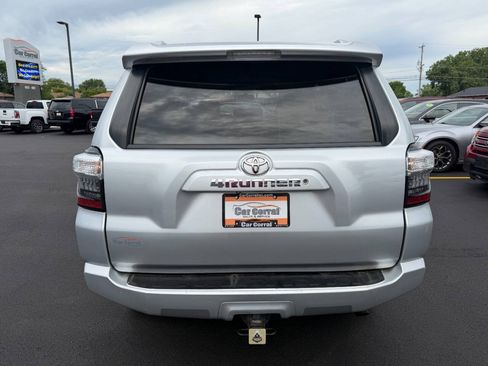 Used 2014 Toyota 4Runner SR5 AWD/4WD image 4