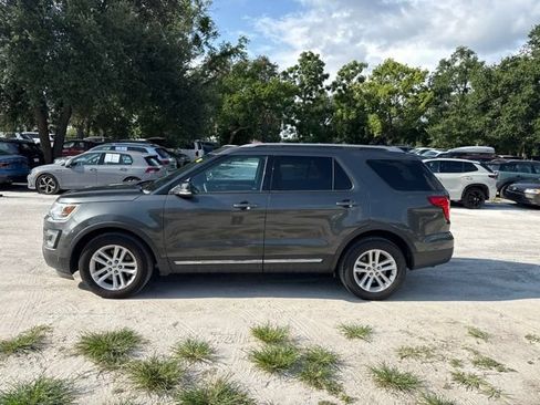 Used 2017 Ford Explorer XLT w/ Equipment Group 202A FWD image 18