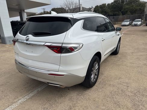 Used 2024 Buick Enclave Premium image 7