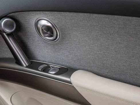 Used 2024 Genesis GV60 RWD image 17