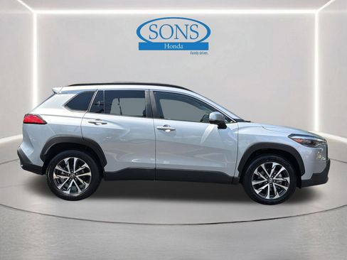 Used 2023 Toyota Corolla Cross XLE FWD image 29