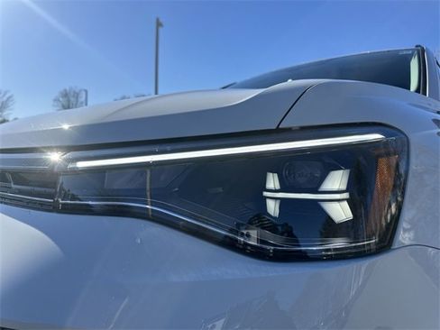 New 2026 Volkswagen Taos S image 9