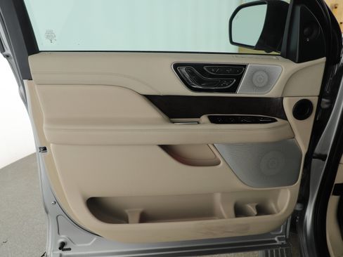 Used 2021 Lincoln Navigator Reserve w/ Luxury Package image 23