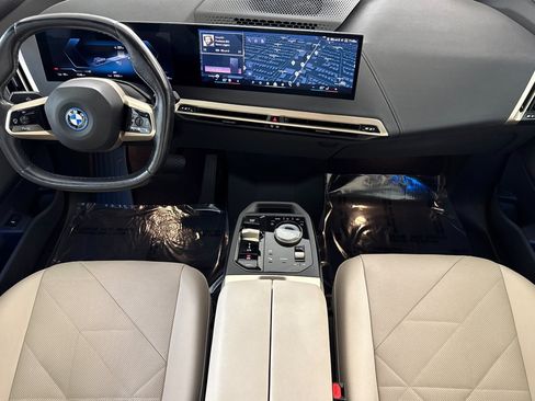 Used 2024 BMW iX xDrive50 w/ Sport Package AWD/4WD image 15