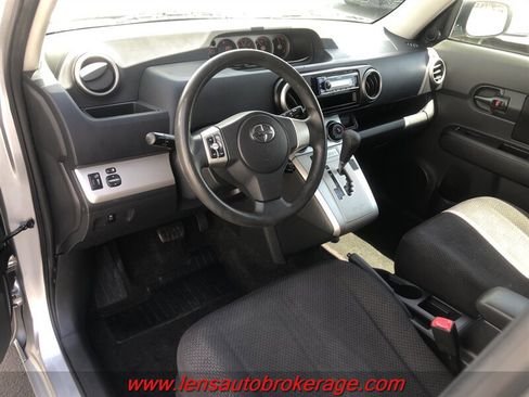 Used 2010 Scion xB FWD image 10