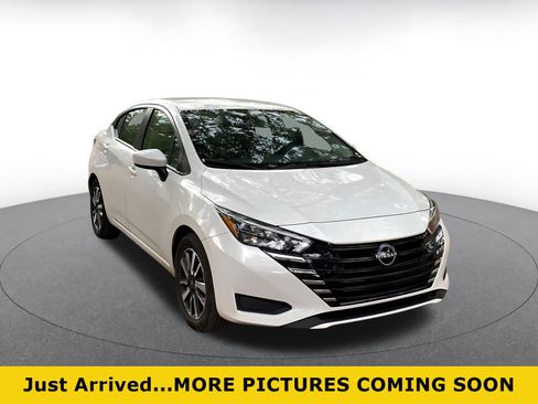 Used 2025 Nissan Versa SV image 1