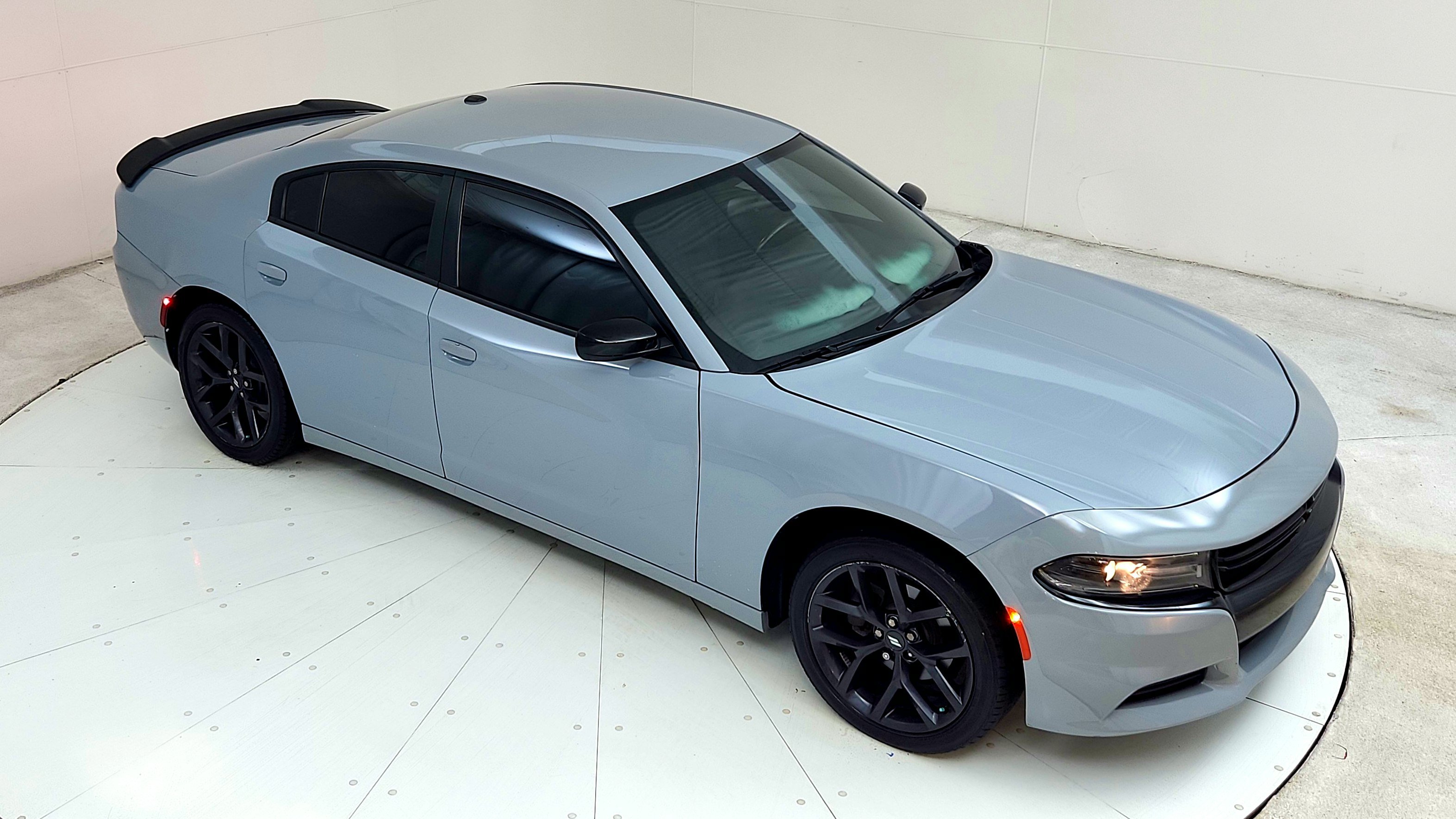 Used 2020 Dodge Charger SXT w/ Blacktop Package RWD image 13