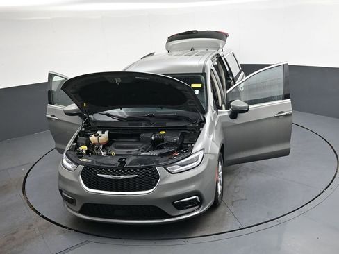 Used 2023 Chrysler Pacifica Touring-L image 43