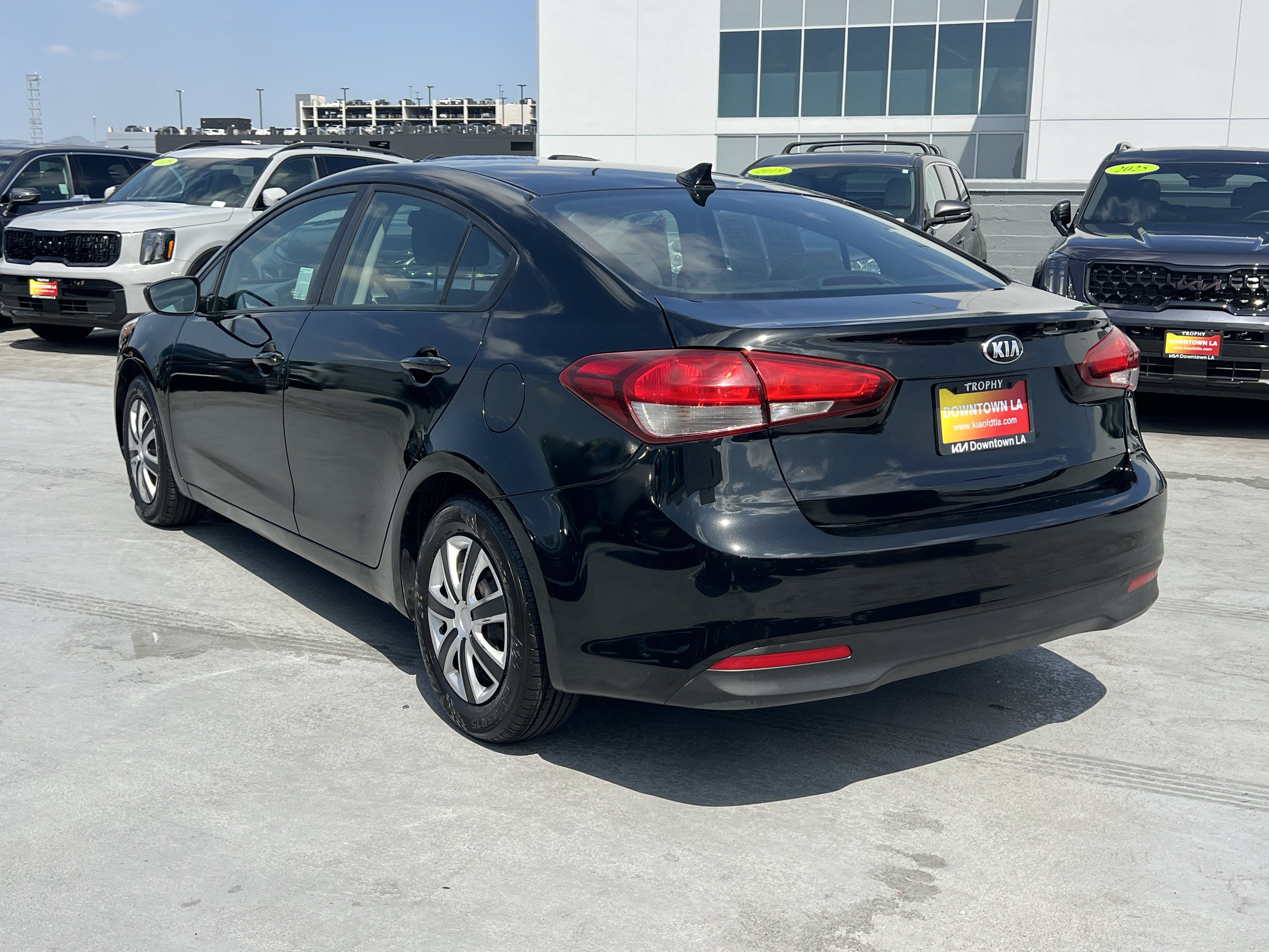 Used 2017 Kia Forte LX FWD image 4